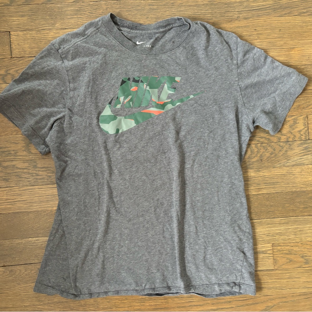 Nike t-shirt size Medium